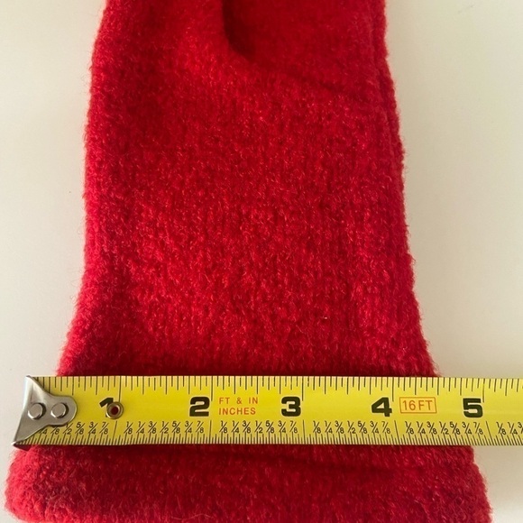 COPY - Simu Woman's Beautiful Red Floral Swedish 100% Wool Mittens‌‌ - Picture 6 of 10